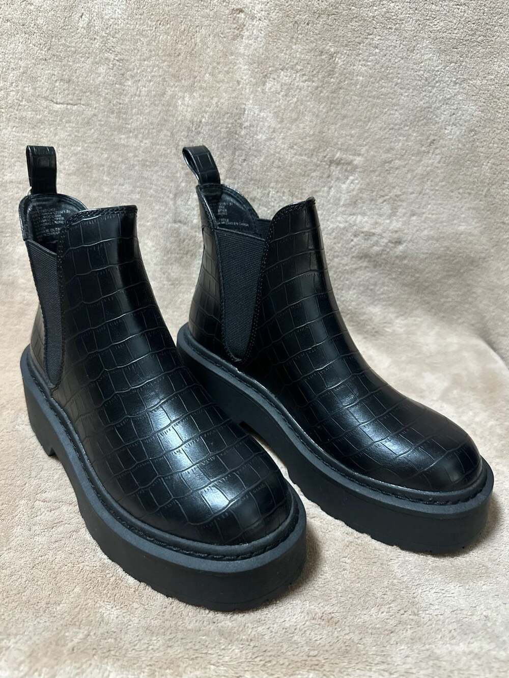NWT - Steve Madden Shadow Black Croco Embossed Chunky Chelsea Boots, Size 9